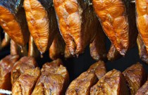 熏魚背后的創(chuàng)業(yè)傳奇！他們?nèi)绾瓮黄浦貒?？速看味道與夢想的較量！