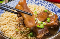 傳統(tǒng)豬腳面如何創(chuàng)新爆紅？揭秘創(chuàng)業(yè)者智慧之旅