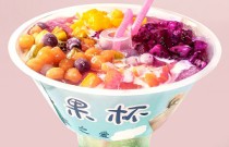夏日解暑新寵？冰粉水果杯如何引爆甜品界潮流？