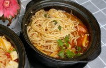 砂鍋面如何火爆出圈？揭秘餐飲創(chuàng)業(yè)新熱潮與情感共鳴！