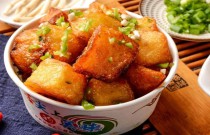 鍋巴土豆爆火秘訣？選材調(diào)味火候全解析，創(chuàng)業(yè)挑戰(zhàn)如何應(yīng)對？