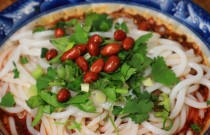 學(xué)米線一般學(xué)費是多少？揭秘不同培訓(xùn)費用的真相