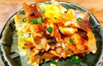 學(xué)烤冷面去哪里學(xué)最好？掌握這幾點(diǎn)輕松學(xué)會(huì)！