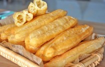 炸油條的做法和配方視頻教程，手把手教你做出蓬松酥脆油條