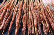 鐵板鴨腸技術(shù)教學(xué)，從配料到火候，輕松掌握秘制風(fēng)味！