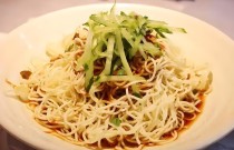 涼面調(diào)料配方教程，輕松掌握經(jīng)典夏日美味制作技巧