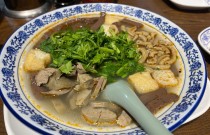 學(xué)鴨血粉絲湯的學(xué)費是多少？揭秘2025年最受歡迎的餐飲創(chuàng)業(yè)課程！