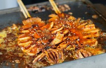 烤魷魚做法：如何烤出嫩滑多汁的燒烤魷魚？