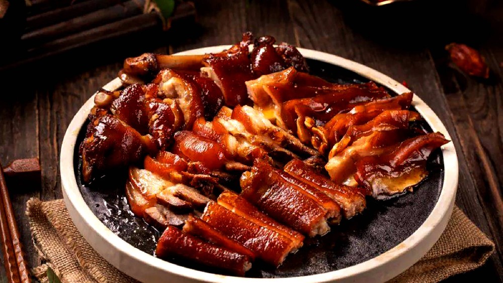 想學(xué)鹵味全套？鹵味培訓(xùn)學(xué)費揭秘，學(xué)鹵味全套需要多少錢？