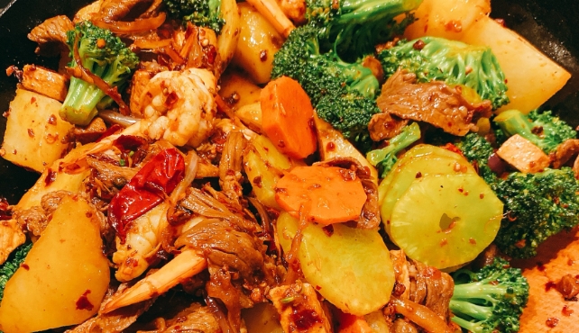 唐山哪里可以學(xué)麻辣燙？廚仟藝教你做地道麻辣燙！