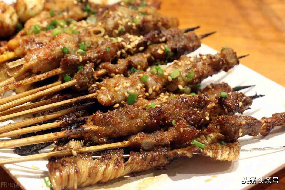 燒烤一個(gè)月能掙多少錢？揭秘?zé)緞?chuàng)業(yè)背后的5大“賺錢真相”，別被坑了！