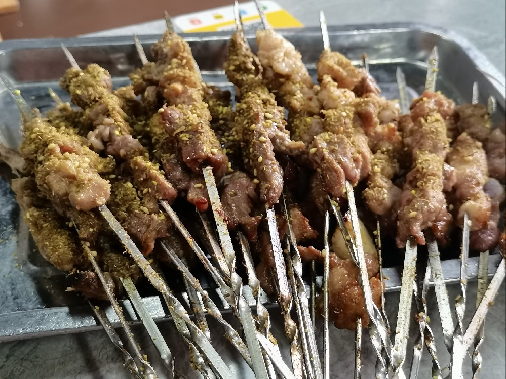 燒烤創(chuàng)業(yè)能賺多少錢？這些關(guān)鍵點(diǎn)你必須知道！