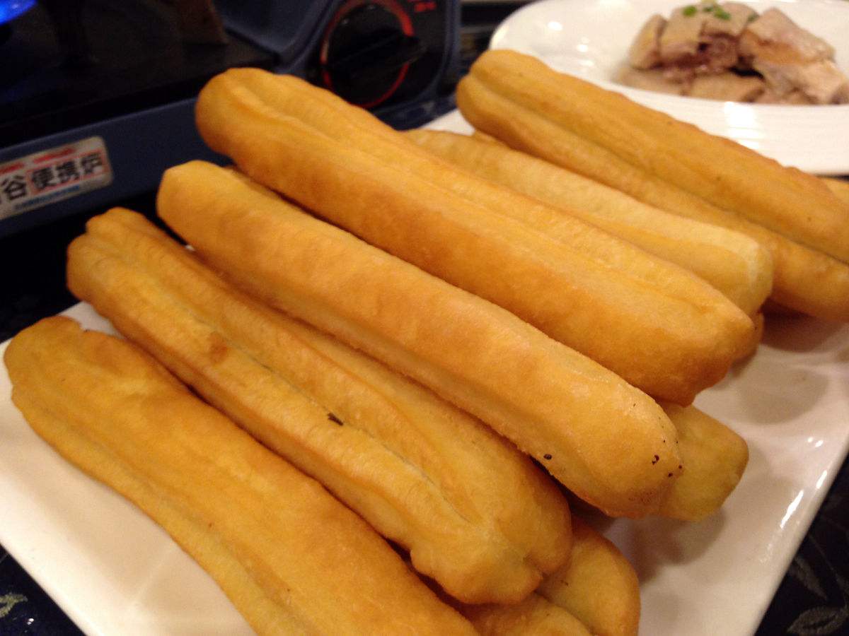 商業(yè)油條加什么會(huì)酥脆？配方有門道，秘訣別亂放！