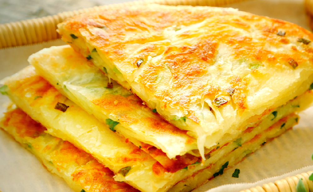 正宗香蔥大餅配方揭秘？外酥里香小技巧，學(xué)會(huì)輕松做出地道好味！